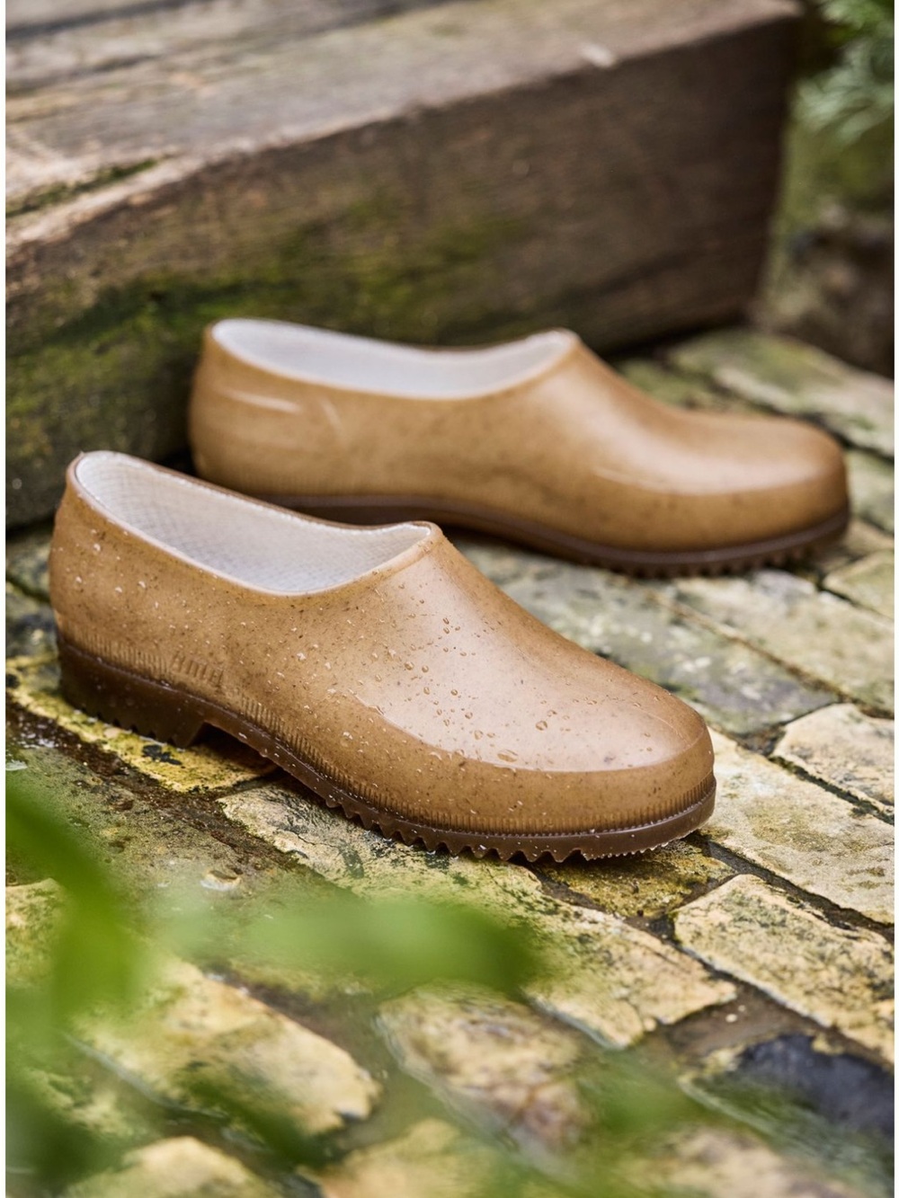 NWOT Plasticana Gardana Clogs Size 39/40